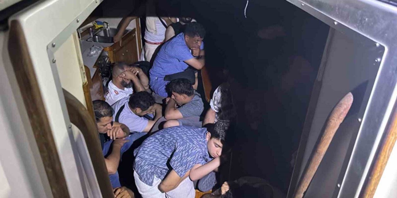Gökova Körfezinde yelkenli teknede 40 düzensiz göçmen ve 2 göçmen kaçakçısı yakalandı