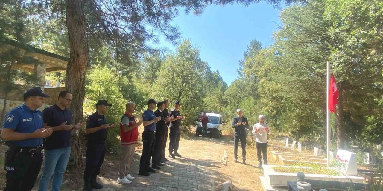 Şaphane’de şehit İlyas Ercan Aslan kabri başında anıldı
