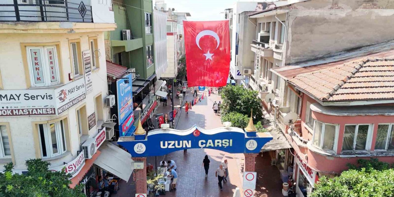 Nazilli Belediyesi ilçeyi Türk bayrakları ile donatıyor