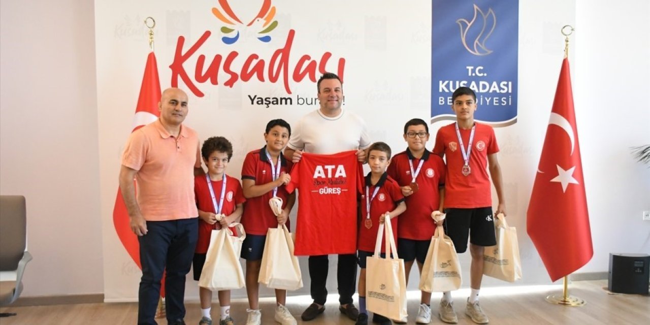 Kuşadası Belediye Başkan Vekili Demirtaş şampiyon güreşçileri ağırladı