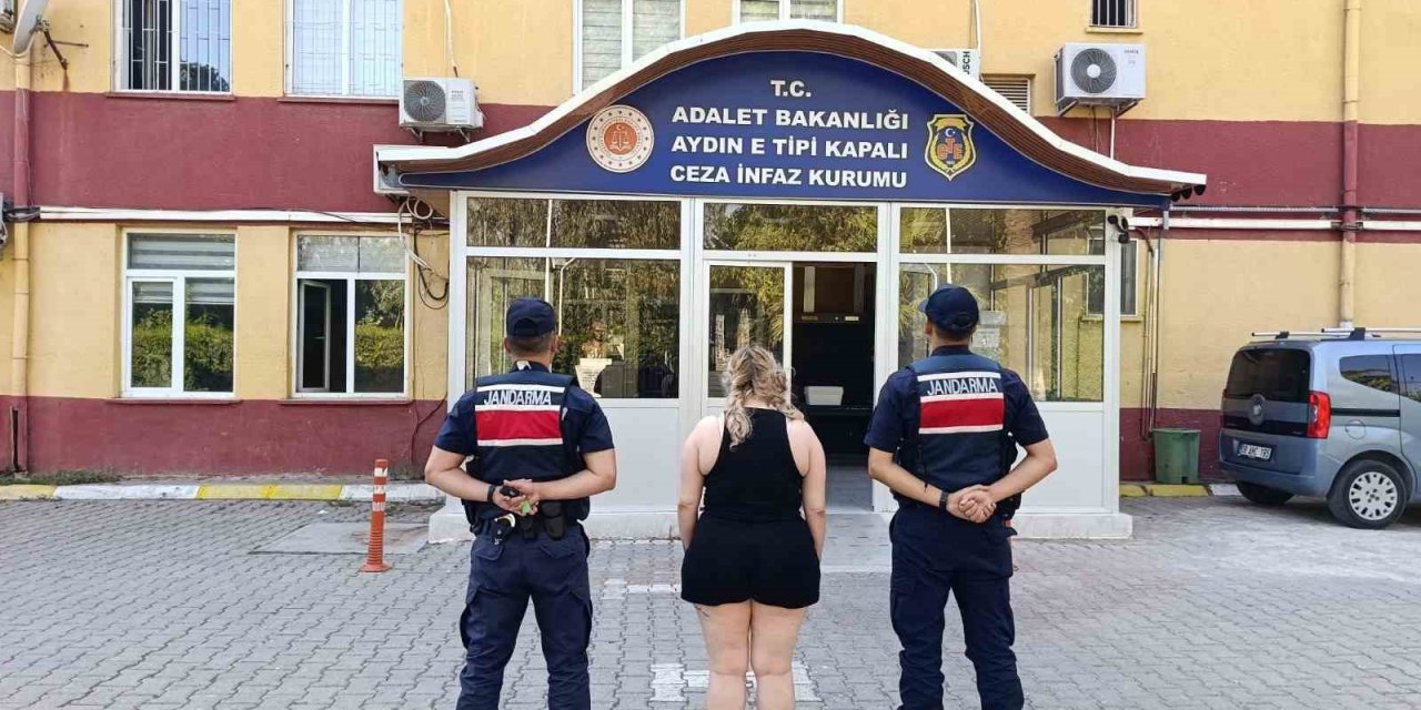 Uyuşturucu suçundan aranan genç kadın Kuşadası’nda yakalandı