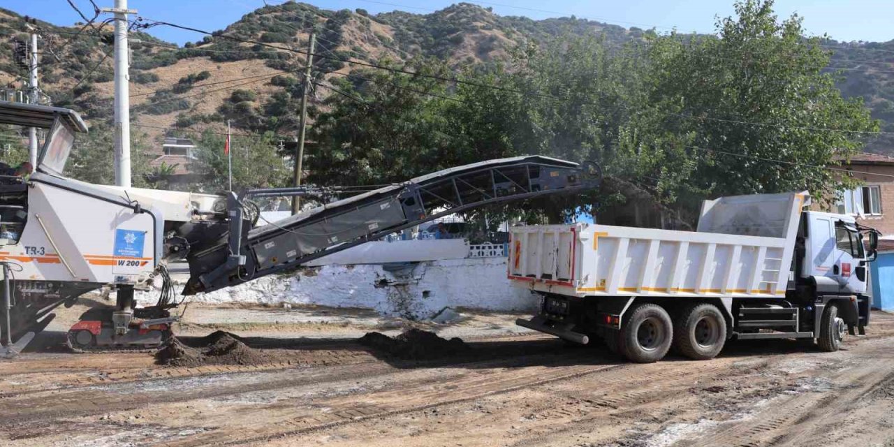 İncirliova’da Karabağ yolu yenileniyor