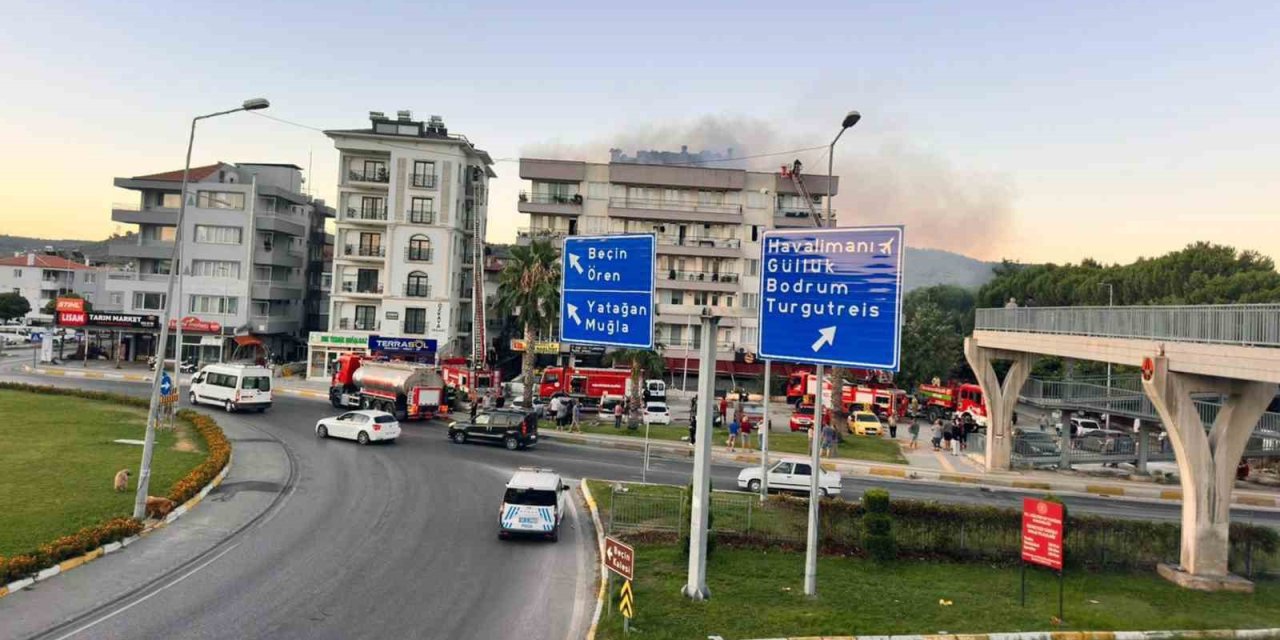 Milas’ta 5 katlı binanın çatısında yangın