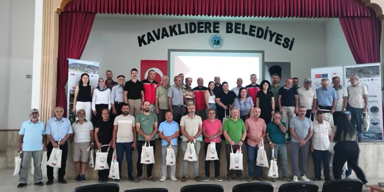 Kavaklıdere’de ceviz üreticilerine yönelik eğitim düzenlendi