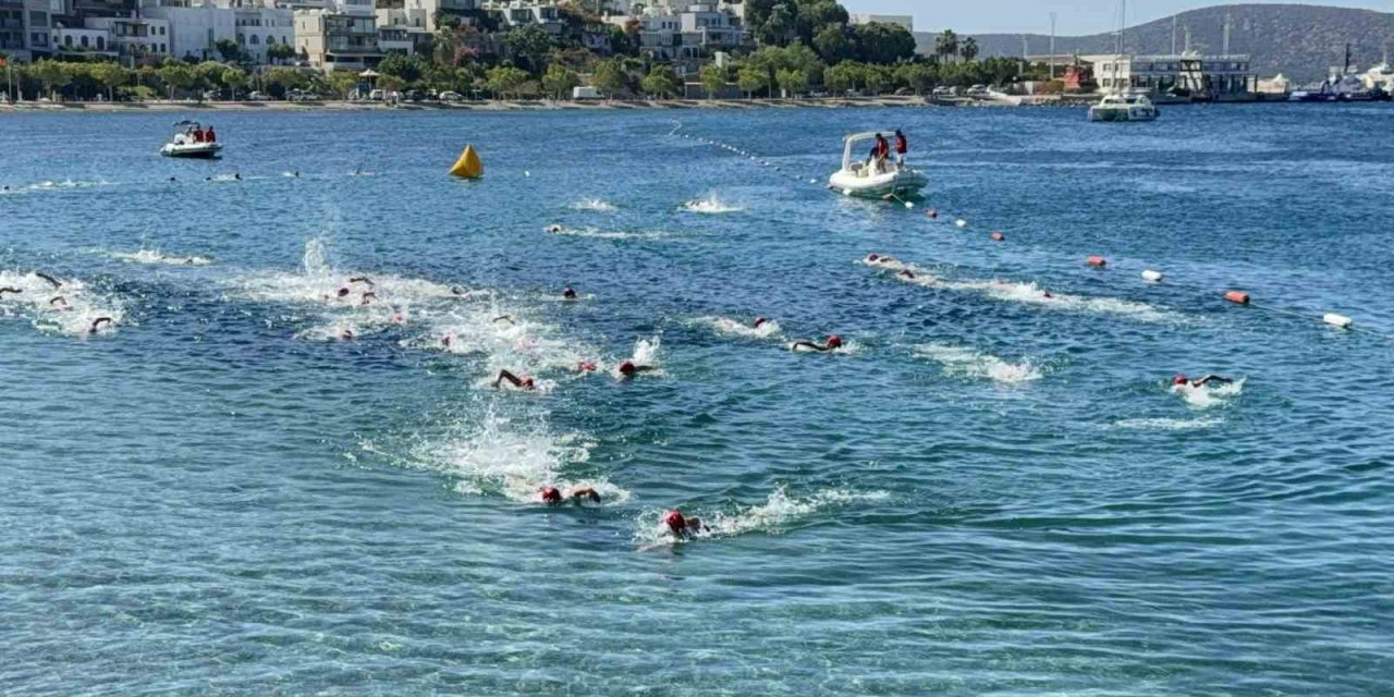 Bodrum’da sağlık için kulaç attılar: "Sağlığa Kulaç At" ikinci kez denizde