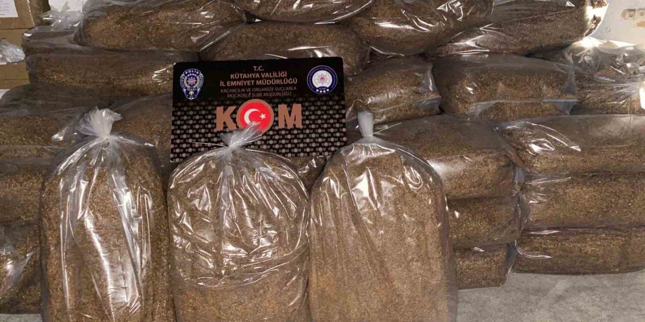 Kütahya’da 2 araca kaçakçılık operasyonu: 1 ton 716 kilo tütün ele geçirildi