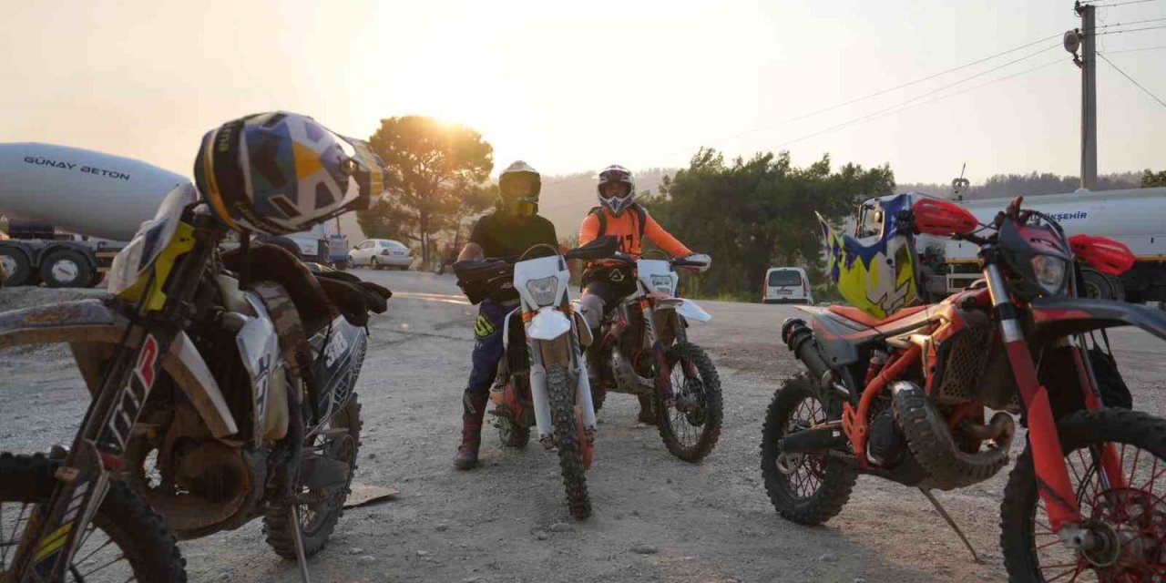 Motorlarını yarış için değil ateş savaşçıları için sürdüler
