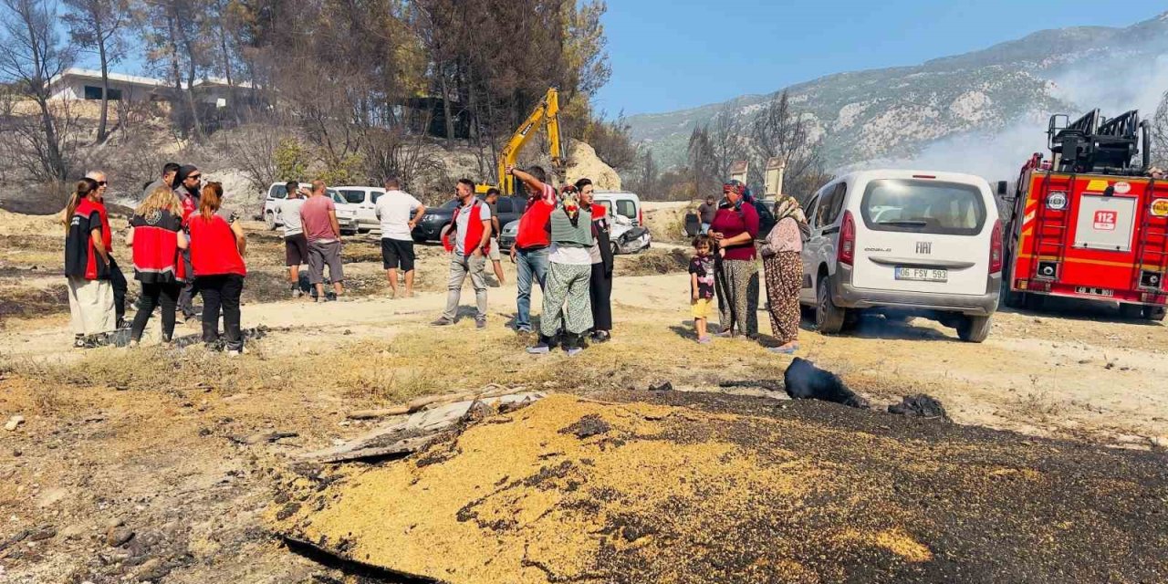 Seydikemer’de yangından etkilenen üreticiler yalnız bırakılmıyor