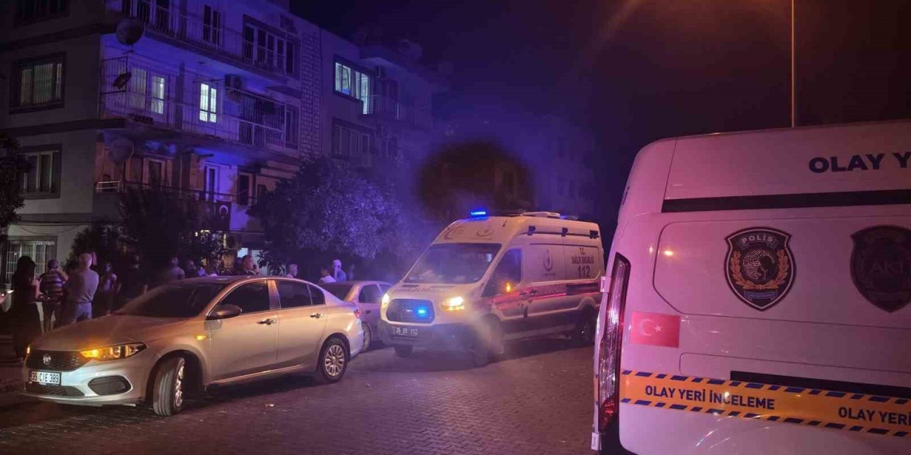 İzmir’de çatıdan düşen emekli öğretmen öldü