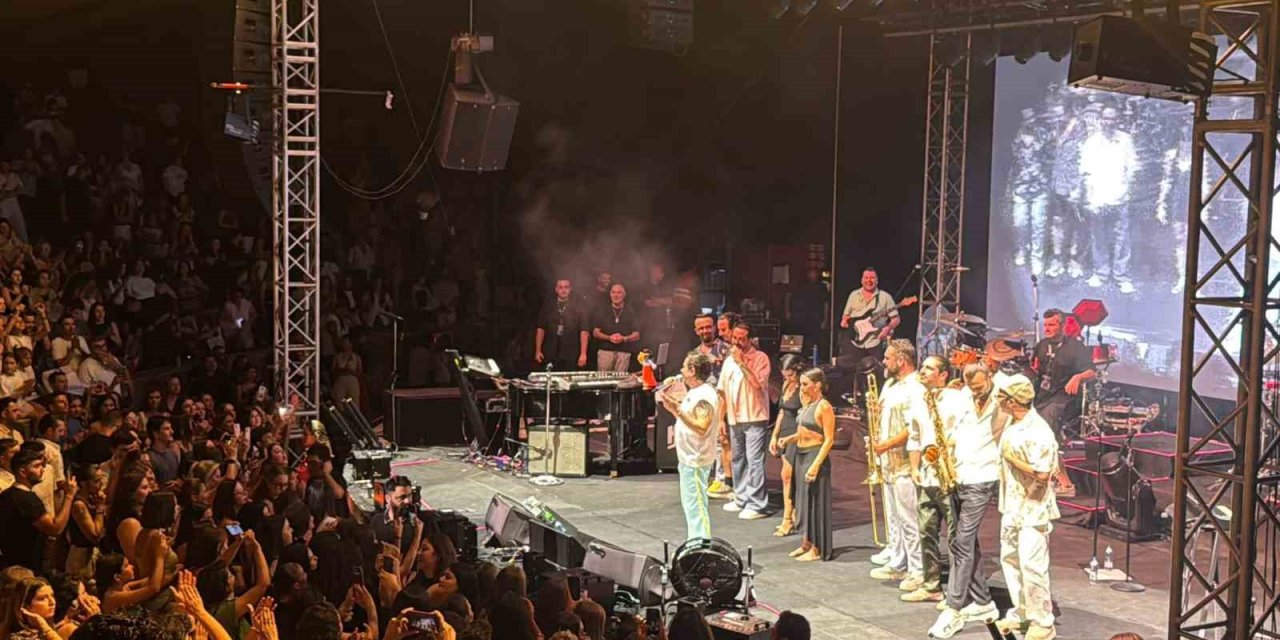 Kenan Doğulu Marmaris Amfiteatr’da devleşti