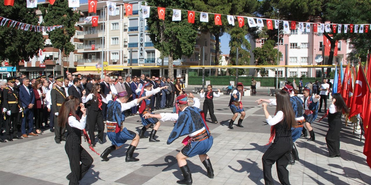 Manisa ilçelerinde Zafer Bayramı kutlandı