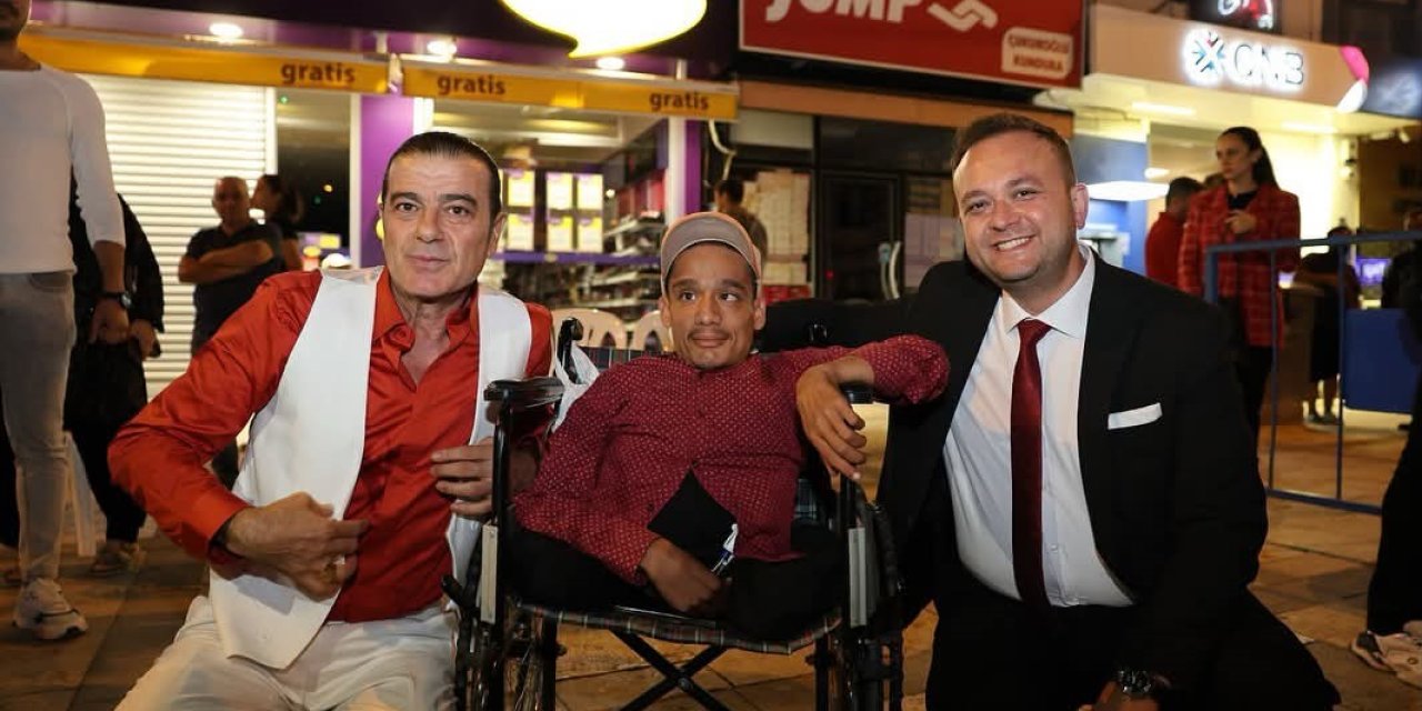 Çivril’de Cumhuriyet Meydanı doldu taştı