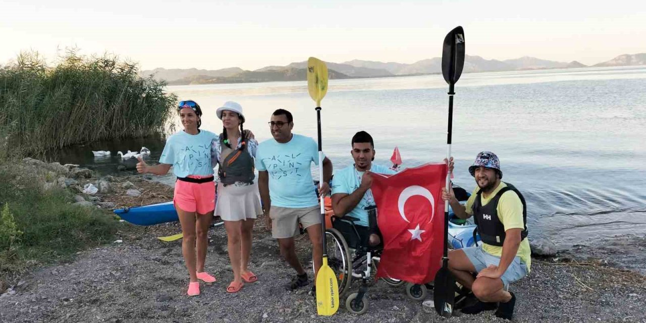 Köyceğiz Gölü’nde 30 Ağustos ve Dünya Barış Günü’nde ‘İki Devlet Bir Can’ mesajı