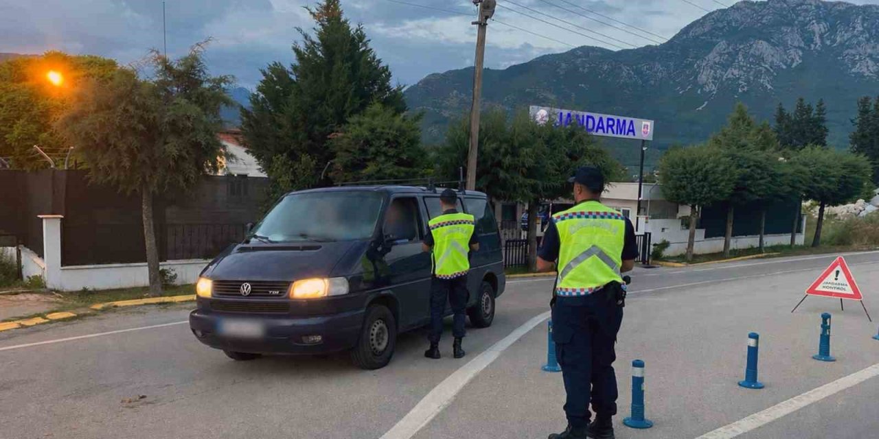 Muğla’da Jandarma trafik denetimlerinde 155 araç trafikten men edildi