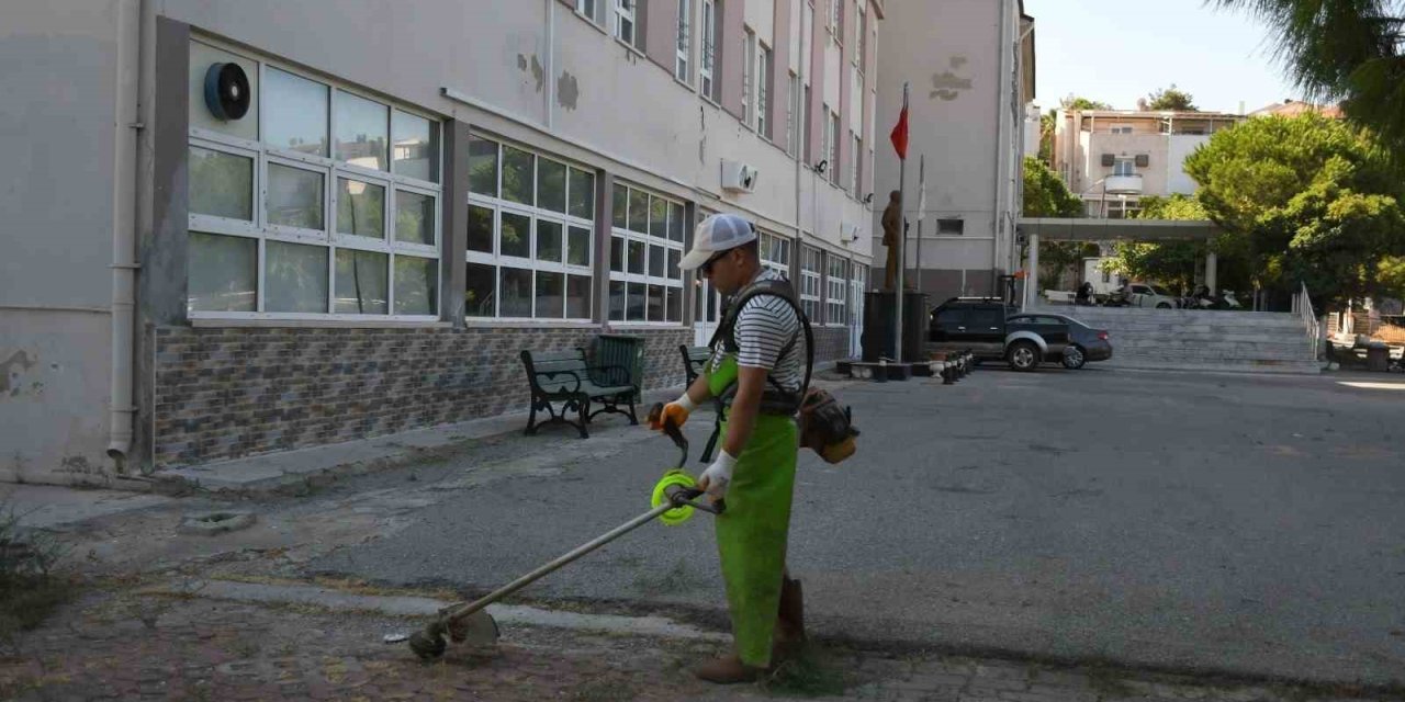 Kuşadası Belediyesi okulları yeni eğitim yılına hazırlıyor