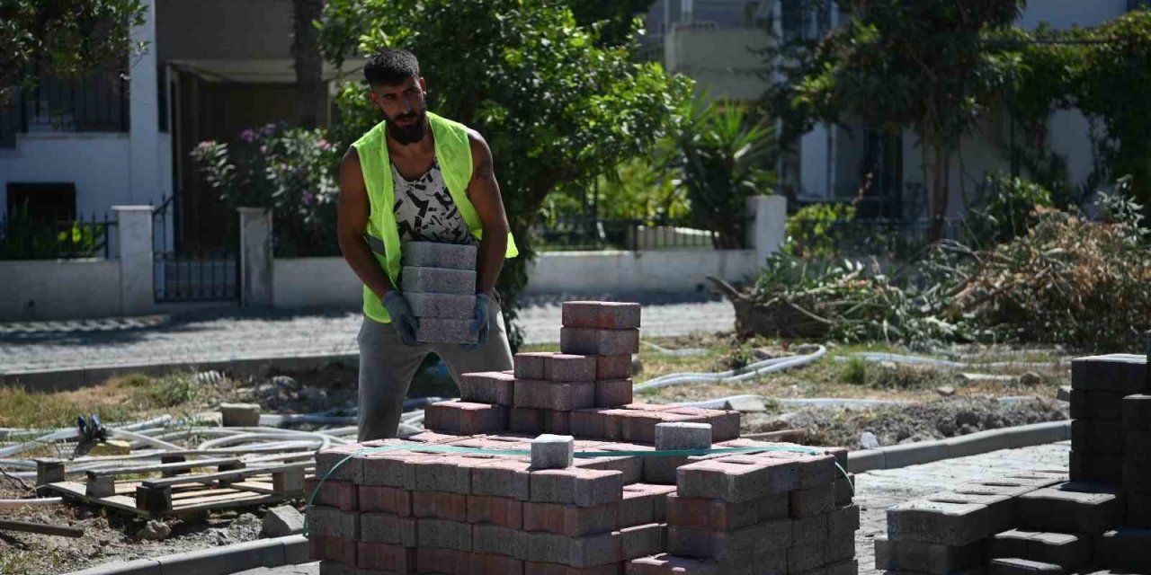 Kuşadası’nda yollar yenileniyor