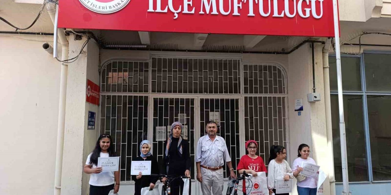 Emirdağ’da ‘Camiler Arası Bilgi Yarışması’nda dereceye giren öğrenciler ödüllendirildi