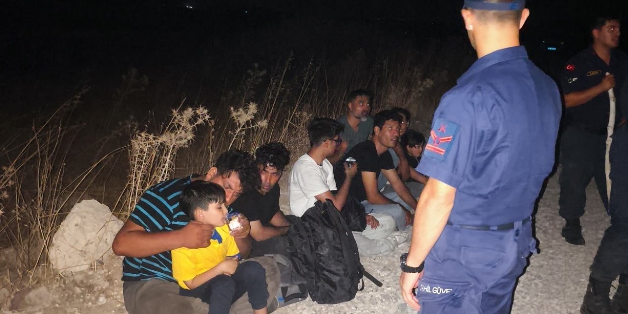 Yardım çağrısı yapan göçmenlerin imdadına ekipler yetişti