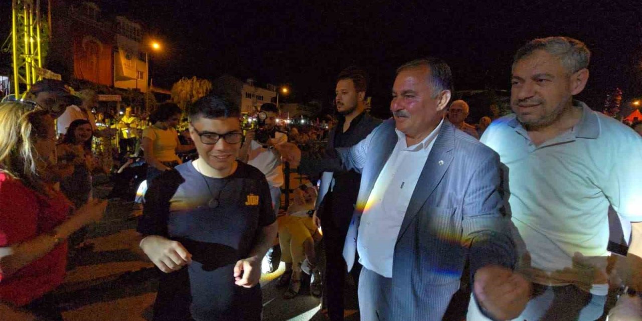 Başkan Pütün özel çocukların kalplerine dokundu