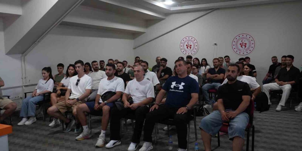 Menteşe’de boks antrenörlük kursunun ilk adımı atıldı