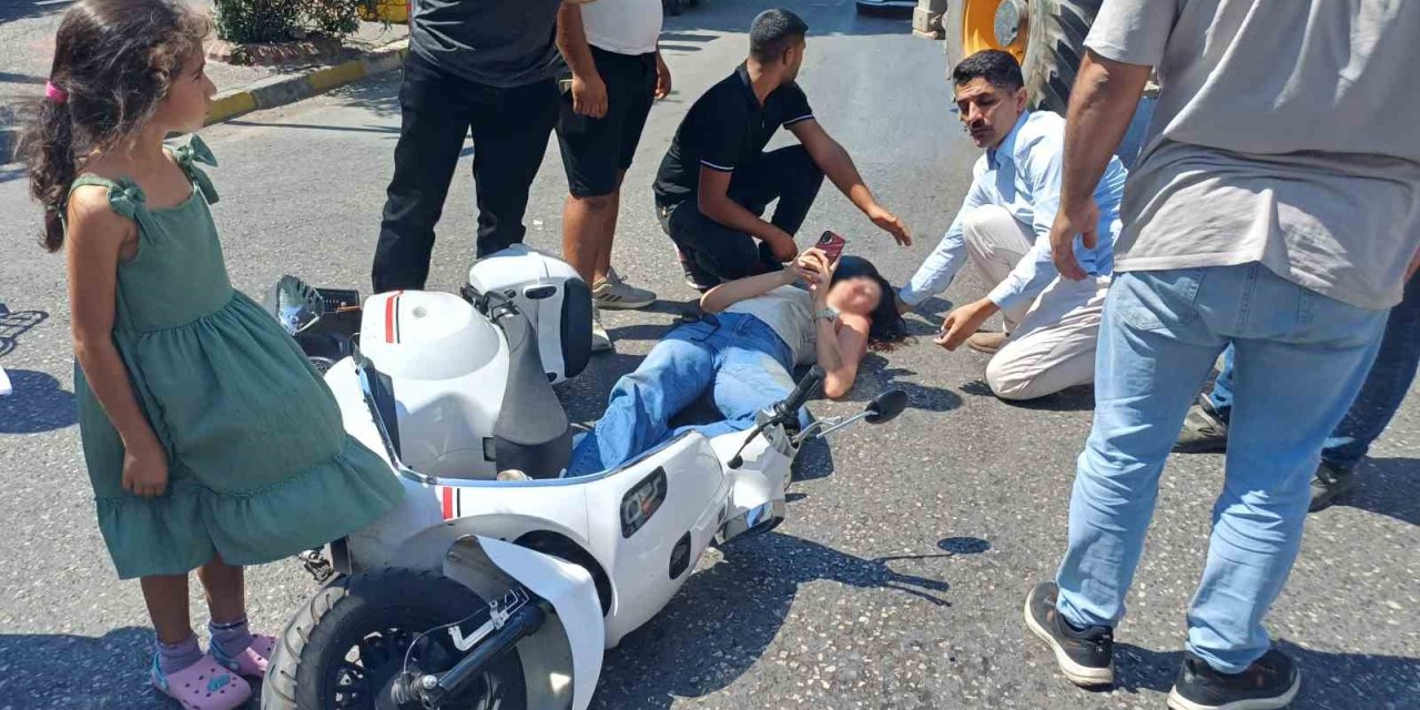 Panik fren yapan motosiklet sürücüsü 3 metre sürüklendi