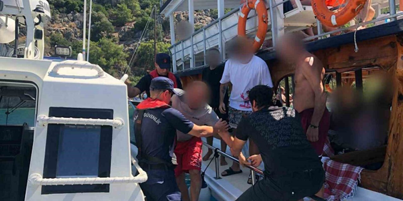 Boğulma tehlikesi yaşayan bir kişi Sahil Güvenlik tarafından denizden tahliye edildi
