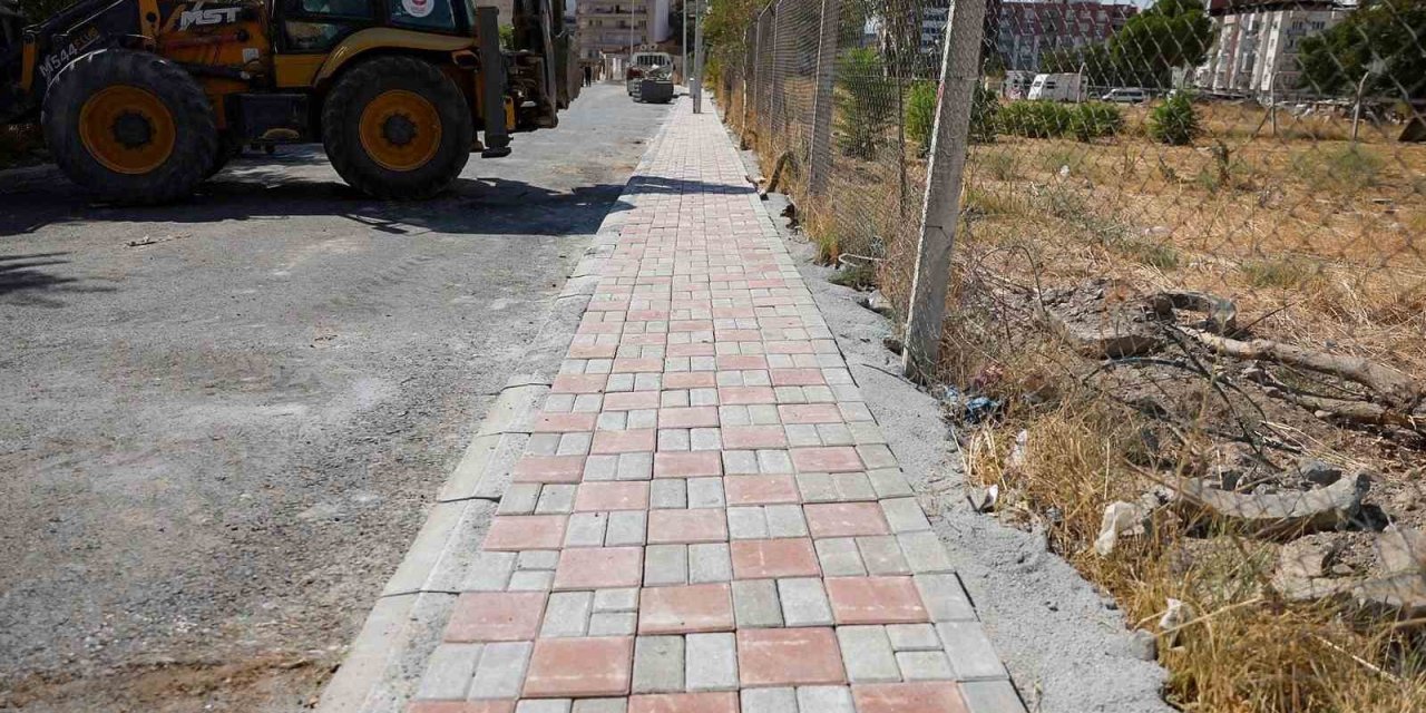 Efeler’de asfaltlama çalışmaları devam ediyor