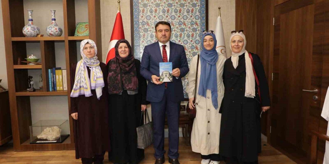"Evliyalar Şehri Kütahya" kitabı Vali Musa Işın’a takdim edildi