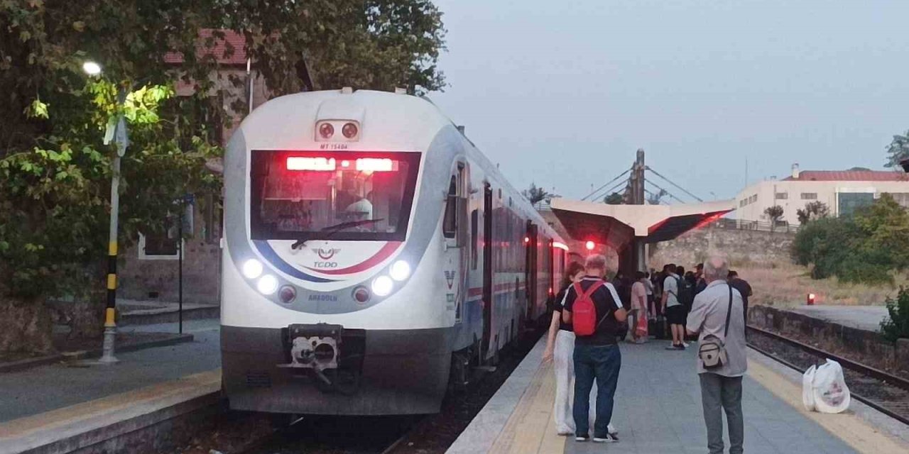 Denizli-İzmir treni arıza yaptı