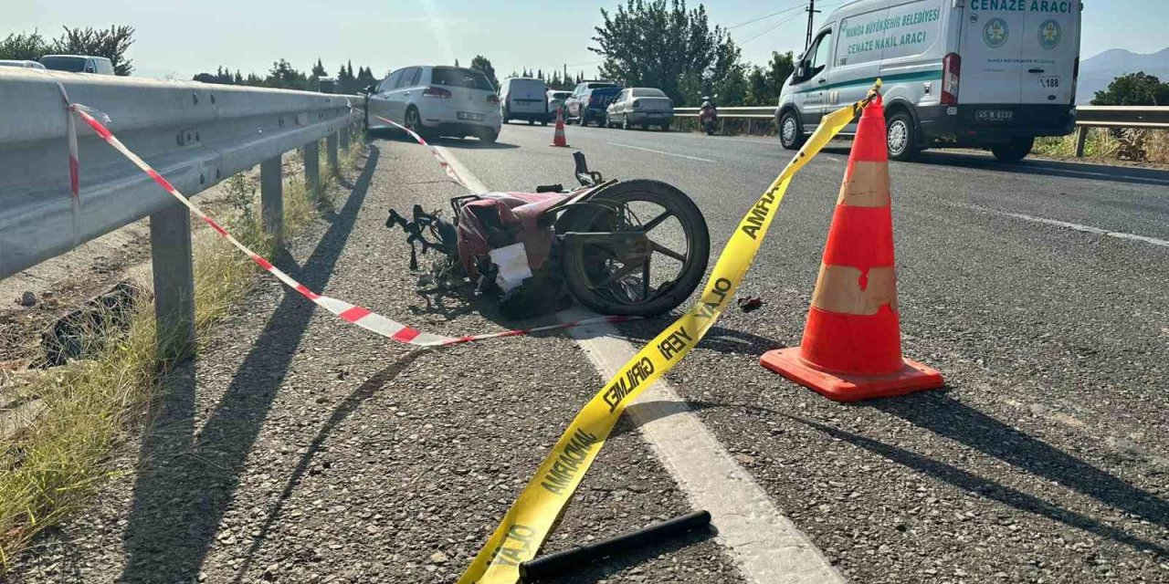 Otomobil motosiklete arkadan çarptı: 1 ölü 3 yaralı