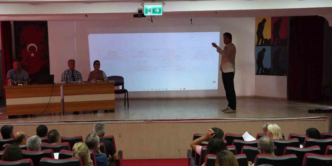 Köyceğiz’de yeni eğitim yılı öncesi okul müdürleri toplantıda buluştu