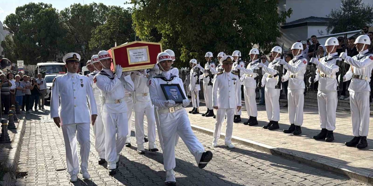 Yargıtay Onursal Daire Başkanı Tokat askeri törenle son yolculuğuna uğurlandı