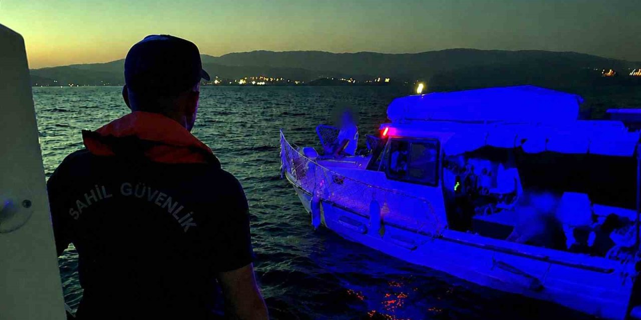 Motor arızası yapan tekne ve içindeki iki kişi kurtarıldı