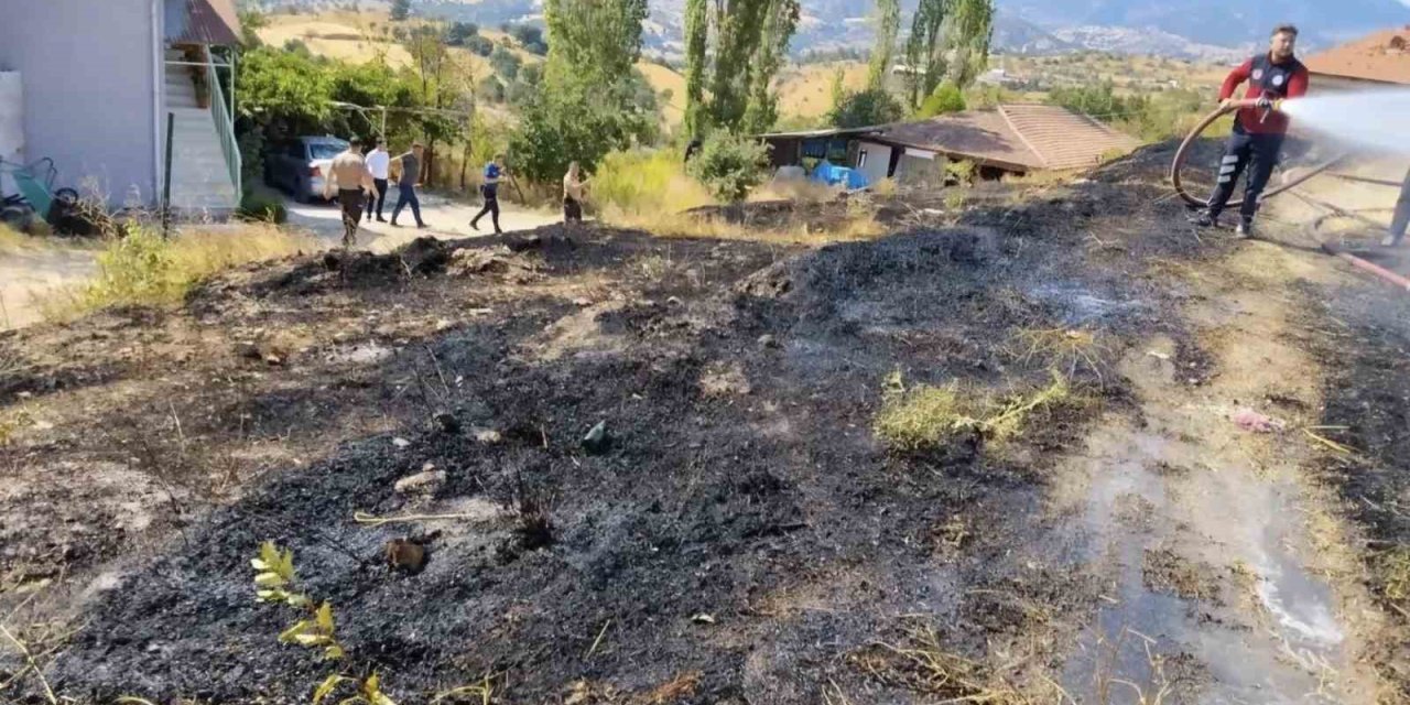 Emet’te ot yangını büyümeden söndürüldü