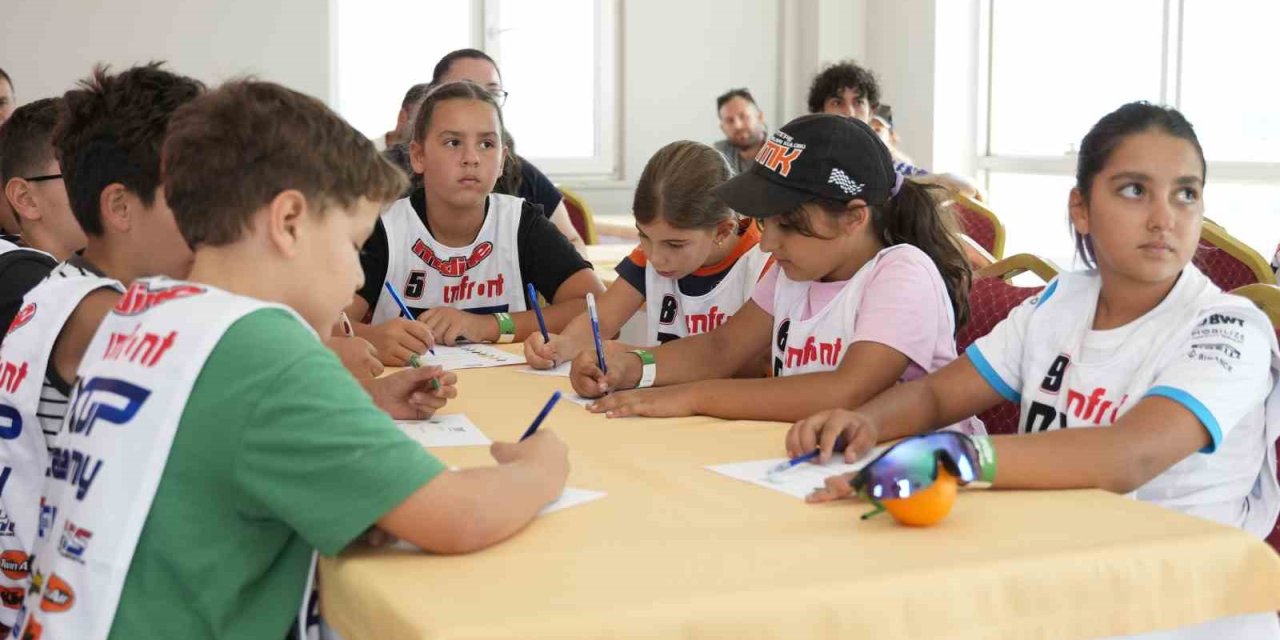 Türkiye’nin genç motokros yıldızları, MXGP Akademi’de buluştu
