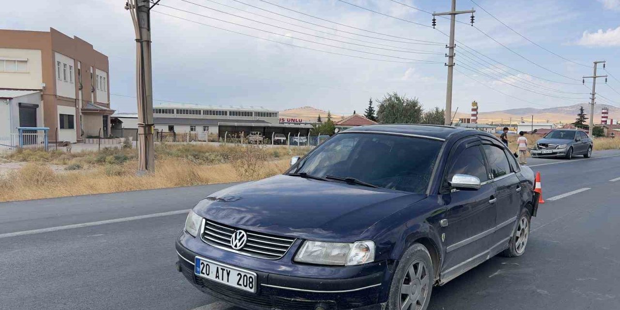 İki otomobil çarpıştı: 1 yaralı