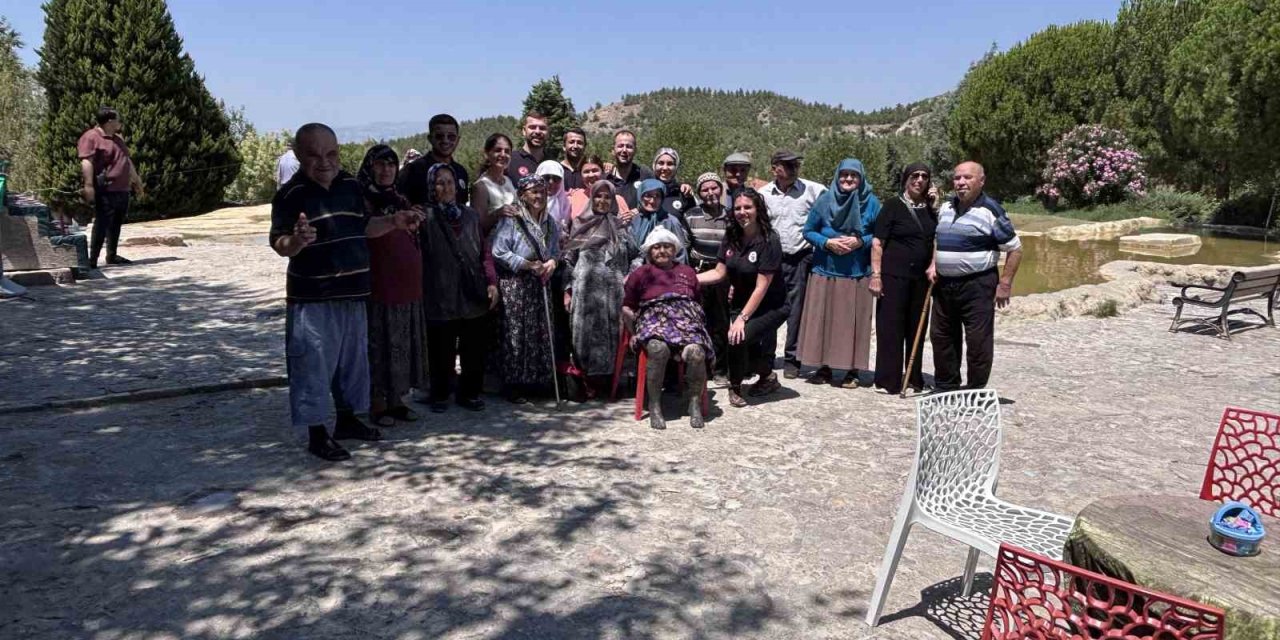 Honaz Belediye Başkanı Kepenek, yaşlı rehabilitasyon merkezini ziyaret etti