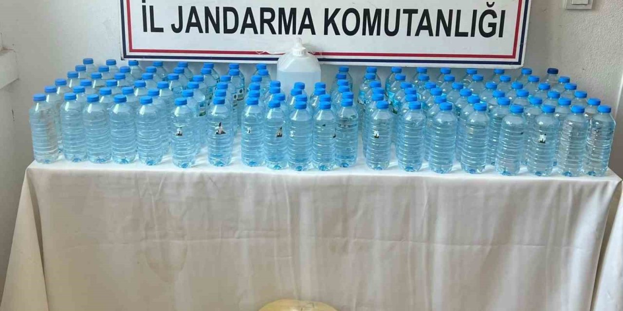 İzmir jandarmasından asayiş denetimi: Binlerce kişi sorgulandı, bin 85 litre etil alkol ele geçirildi