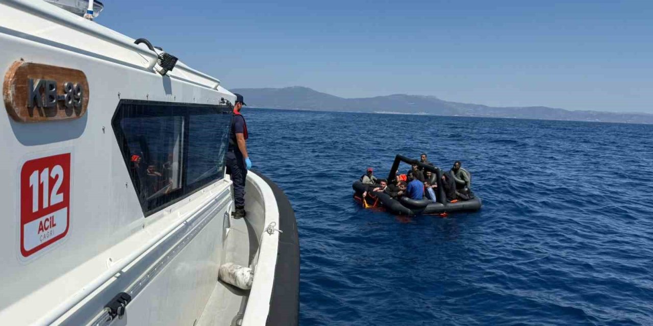 Yunanistan’ın ölüme terk ettiği 57 düzensiz göçmen kurtarıldı