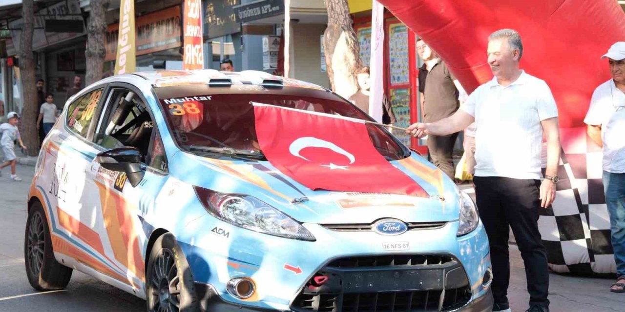 Buharkent’te yarış, ’seremonik start’ ile başladı
