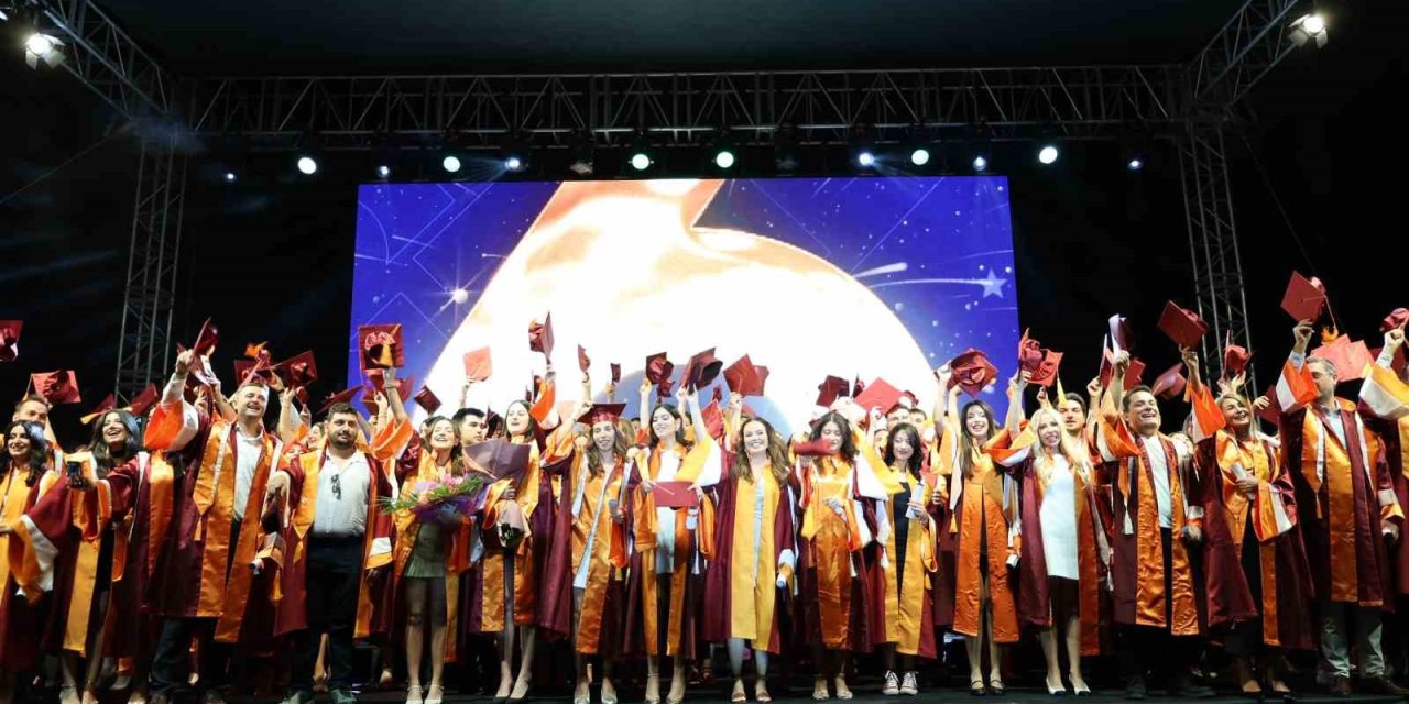 İEÜ’de uzmanlık yolculuğu diplomayla taçlandı