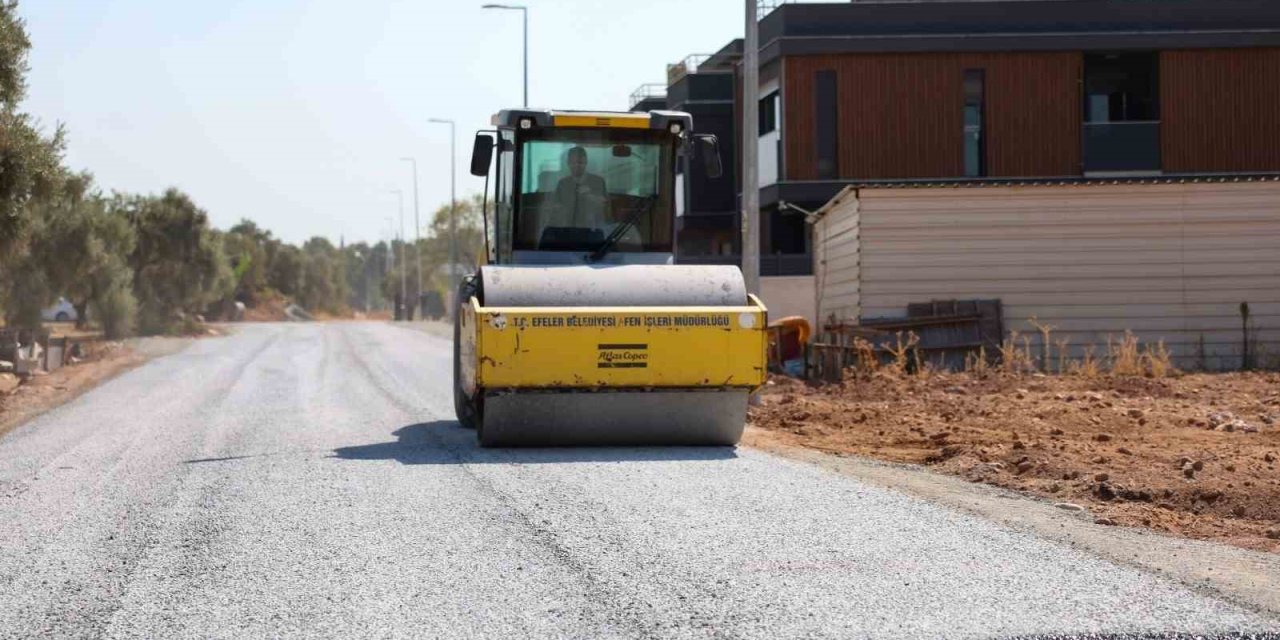 Efeler’de yol yenileme çalışmaları sürüyor
