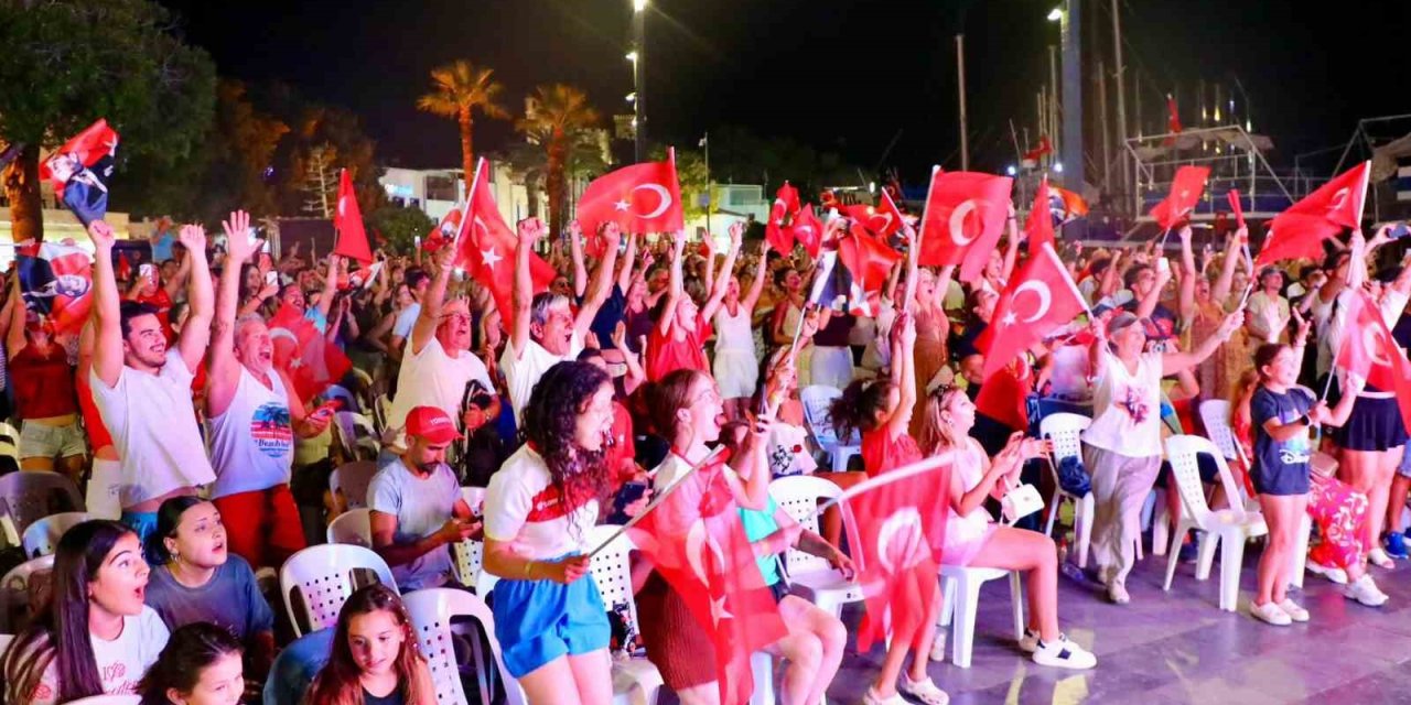 A Milli Kadın Voleybol Takımı’nın şampiyonluğu Bodrum’da coşkuyla kutlandı