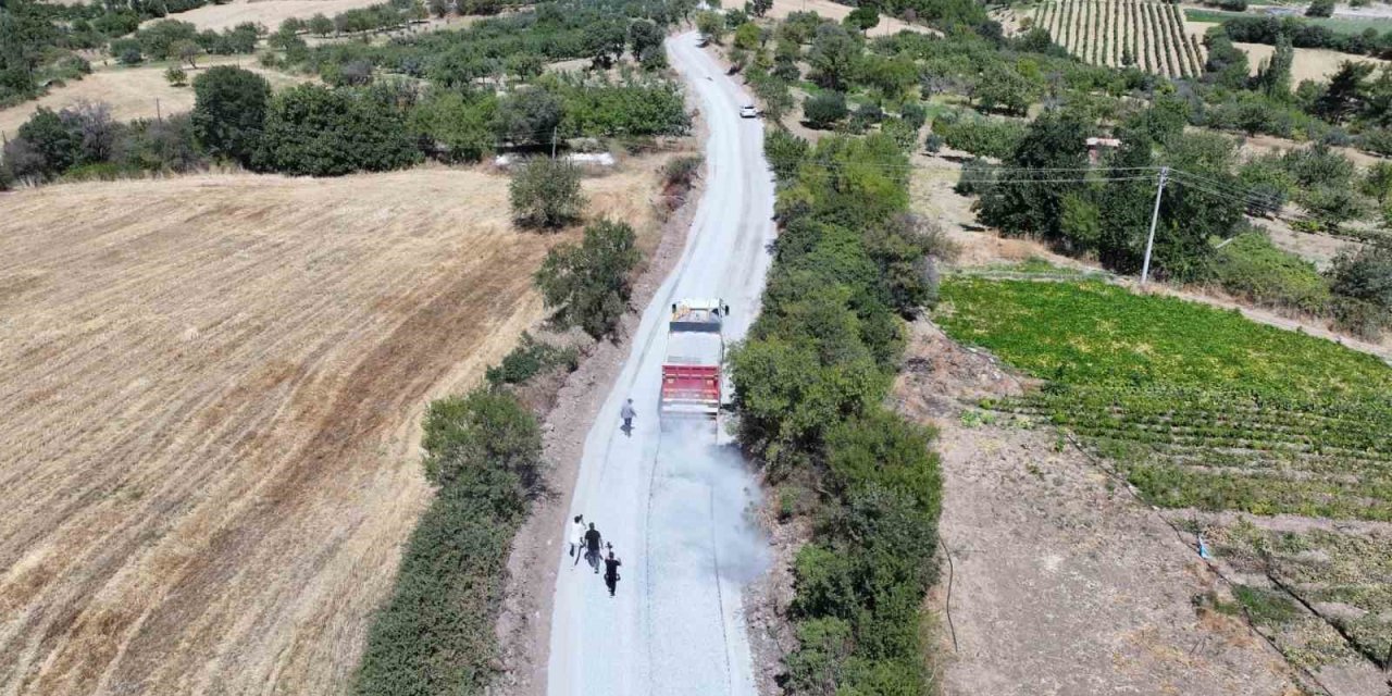 Manisa’da 1999’da açılan yol 27 yıl sonra asfaltla buluştu