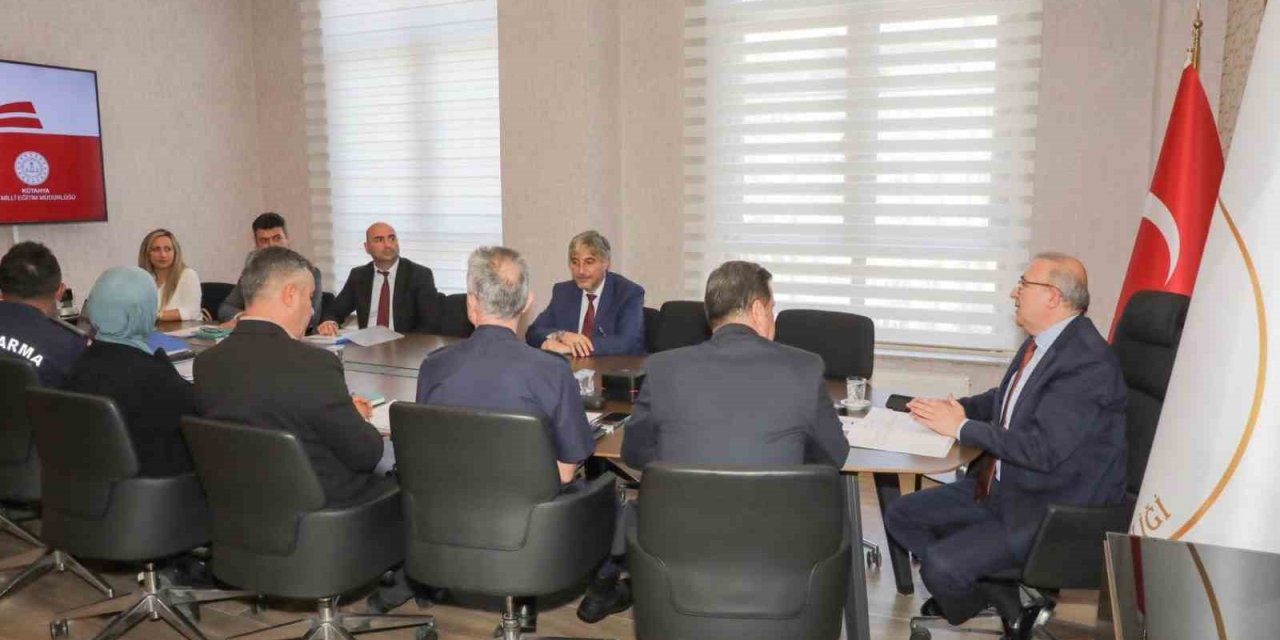 Kütahya’da okul güvenliği için yeni eğitim öğretim yılı tedbirleri görüşüldü
