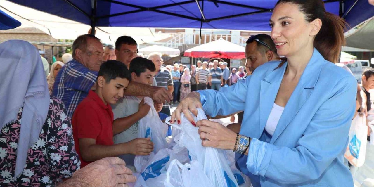 Söke Belediyesi’nin unları, Bağarası’nda vatandaşlara dağıtıldı