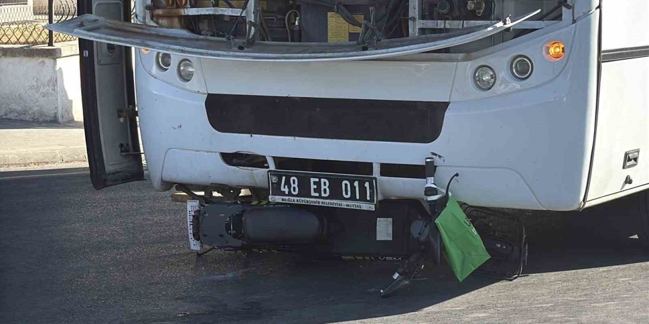 Muğla’da elektrikli bisiklet otobüsün altında kaldı: 1 yaralı