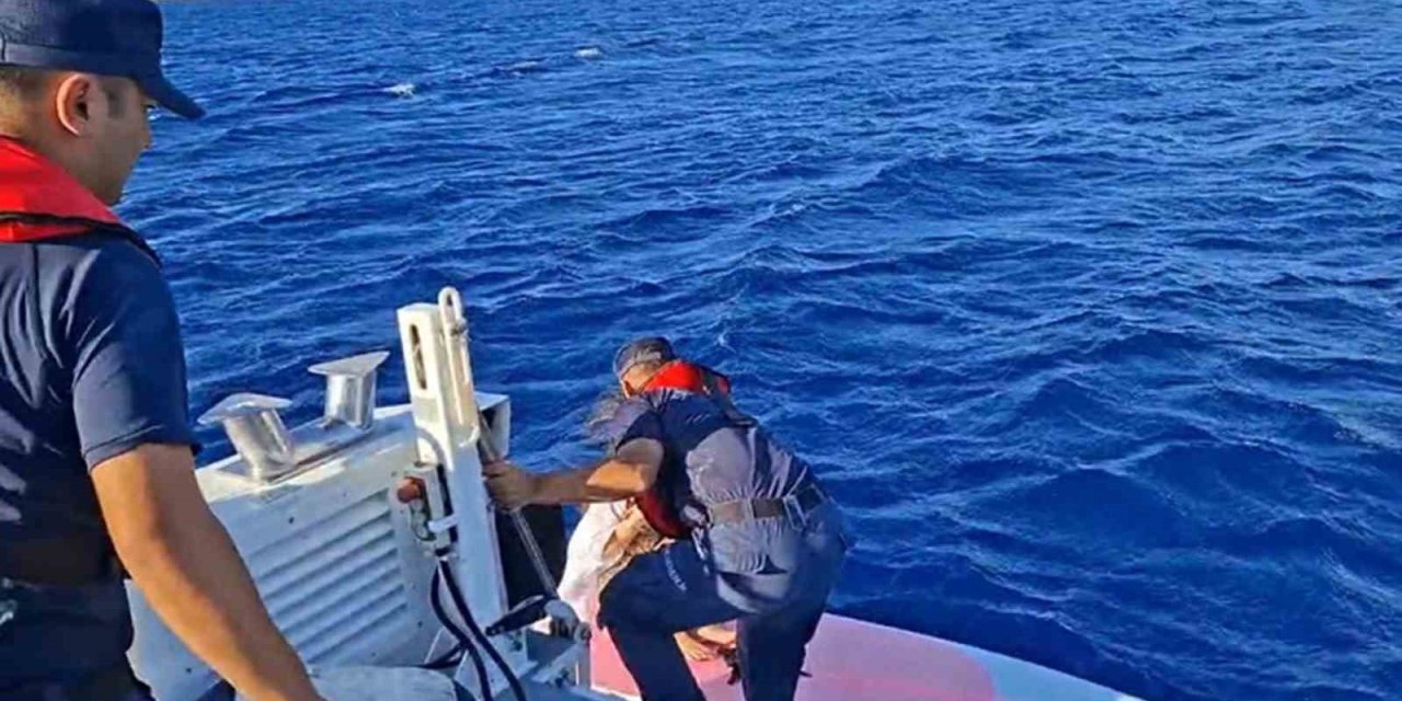 Datça’da denizde sürüklenin iki kişi kurtarıldı
