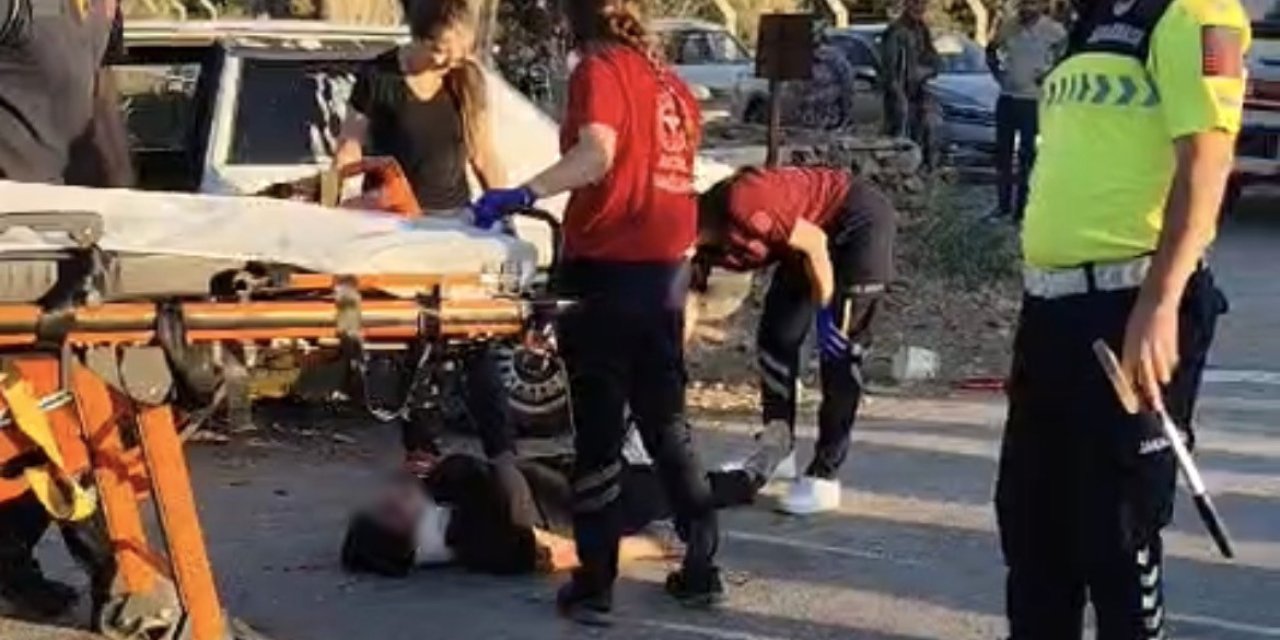 Bayındır’da otomobil ile motosiklet çarpıştı: 2 yaralı