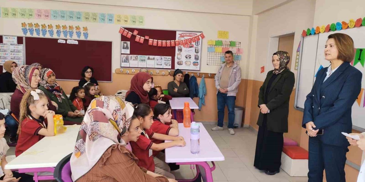 Altıntaş’ta Uyum Haftası heyecanı: Minik öğrenciler okula ilk adımı attı